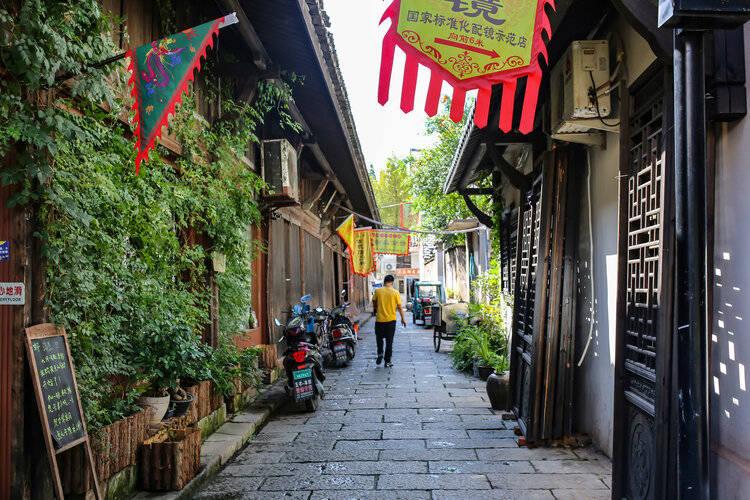 结婚多年同居不同寝，丈夫去世，她守寡38年，102岁说出婚姻实情
